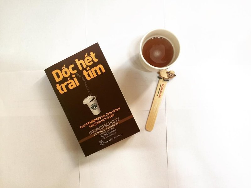 doc-het-trai-tim-howard-schultz-tiet-lo-bai-hoc-kinh-doanh-vi-dai-tu-starbucks-alotruyenchu-com-22-1