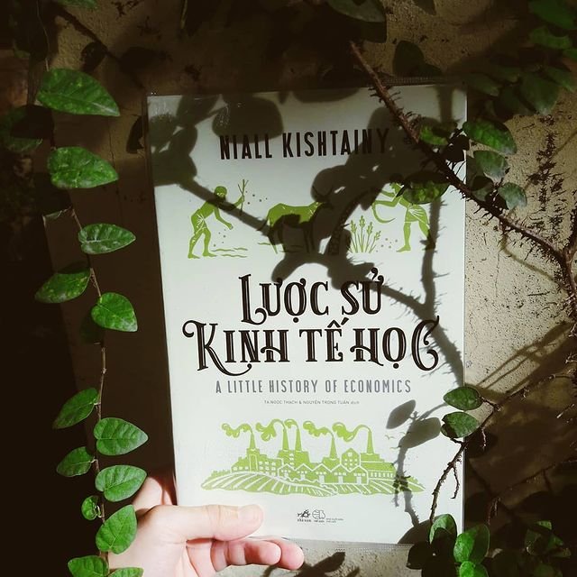 luoc-su-kinh-te-hoc-review-sach-cho-nguoi-moi-bat-dau-kham-pha-the-gioi-kinh-te-qua-lang-kinh-niall-kishtainy-alotruyenchu-com-23-3